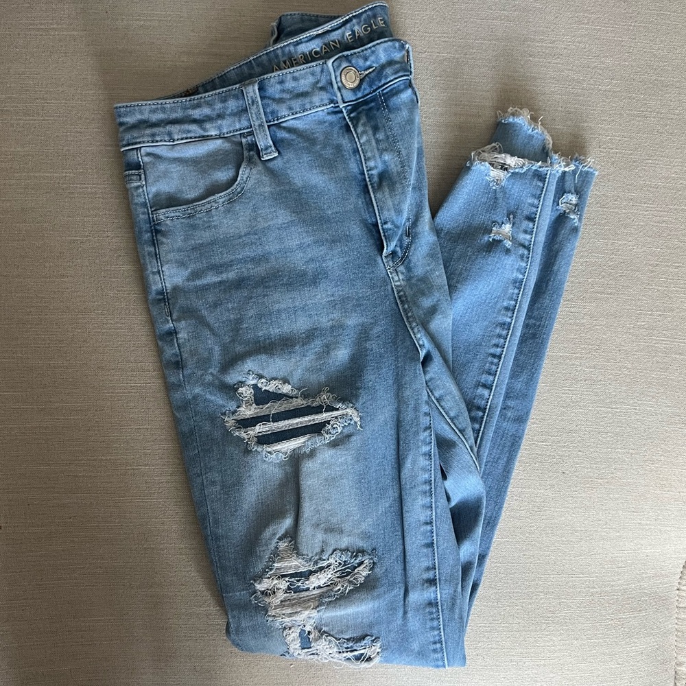 American Eagle Distressed Skinny Jeans💙